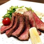 旬鮮吟味 唐八 - 余分な脂を取り除き厳選された部位のみを使用した博多和牛ロース(要予約)。とろける肉の柔らかさと旨みを存分に味わえる。