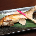Izakaya Ukai - 季節のお料理、上品な味わいの『鮎の塩焼き』