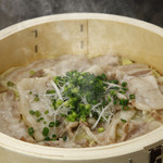 Kaen - ebaraハーブ豚と白菜のせいろ蒸し880円。とろける肉質に驚くこと間違いナシ！さっぱりポン酢で。
