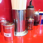ラーメン二郎 - 卓上調味料