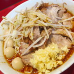 ラーメン二郎 - ラーメン半分＋ニンニク多め＋うずらSK