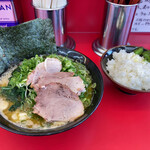 横浜家系ラーメン 宮里家 - 