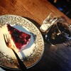 ROQUEFORT CAFE - ケーキセット(￥1050)。
                ブルーベリーのチーズケーキとアイスコーヒー。