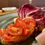 Pasta Dining ROTO - バーチョさんの恩恵、北海道フルーツトマトのブルスケッタ、これはほんとうまい！
