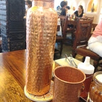 印度料理シタール - 銅のピッチャー/タンブラーは汗かきまくり