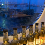 牡蠣場 - 窓の向こうは厚岸大橋