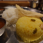 エリックサウスマサラダイナー - ターメリックライス、バスマティライス、パパド