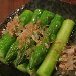 興 - おばんざい三種盛り　（茹でアスパラバター）