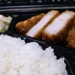 肉の吉野 - ロースカツ弁当（７００円）※大盛プラス８０円