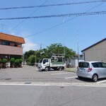 喫茶いち - 店舗外観と南側駐車場