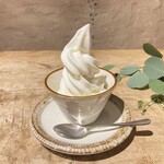 カフェスロー - ソフトクリーム（無添加ジャージー牛乳）