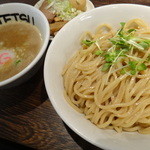 麺が輝いてますよ。