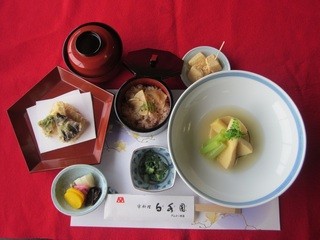 h Hakusuien - 春定食￥２，５００京筍の旨煮、木の芽和えなどの八寸　筍天婦羅　筍ご飯　吸い物　わらび餅がついたお得な定食