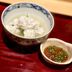 銀座 しのはら - ⑪鱧しゃぶ〜夏の風物詩である鱧も豪華な料理の中では目立たない。