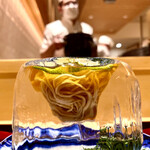 銀座 しのはら - ⑫蕎麦～ご主人がザクザクと削り上げた氷の器に入れた芸術品のような蕎麦。酸味がキツイくらいの宮崎ヘベスを目一杯のせて。