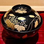 銀座 しのはら - 霧吹きされた椀物の器が美しい♡