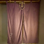 銀座 しのはら - 渋い小豆色の暖簾が上品な雰囲気を漂わせる♫