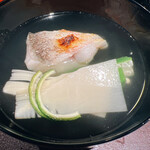 馳走 啐啄一十  - 愛媛八幡浜産の白甘鯛炭火焼き、筍、オクラの利尻昆布と鮪節のお椀♪