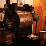 HEART'S LIGHT COFFEE - 国内に一台のみのトルコ製の５キロ釜焙煎機