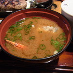 肉の山風木 - 紅ずわい蟹の出汁がよく出た味噌汁がお代わり自由