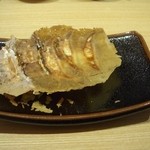 我馬 - 餃子ランチの餃子（５切れ）。お結びと併せてラーメンに＋１００円。