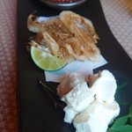 Jizake To Sousaku Washoku Gin - 前菜3種。いくらおろし・白えびの唐揚げ・チーズの酒粕漬け