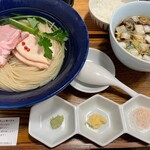 クリーミーTonkotsuラーメン 麺家 神明 - 