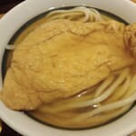 UDON 玉屋 - 最接近　三角あげうどん・小（180g）　麺線の幅は不均一で細く、提供まで２分