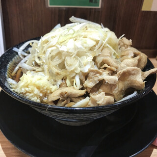 牛もつ煮込みと極太肉そば 権三_1