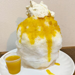 マリーチサーカスカフェ - かき氷 マンゴー 1280円
            生クリームトッピング +200円