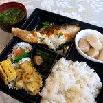 旬菜茶房 セリーヌ - 鰤のポワレ アンチョビチーズソース(2013/03/27撮影)