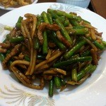 晴々飯店 - 大蒜の芽と豚肉炒め（日替わり）\600