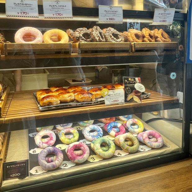 『カラフル！ポップ！なドーナツにかこまれて』by わかめし ジャック イン ザ ドーナツ ヨドバシAkiba店 （JACK IN THE