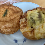 ケーワン - ハムエッグドーナツ（左）とバーグ（右）