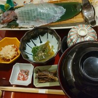 対馬のどぐろとイカ活き造り 博多 魚蔵 都ホテル店 - イカ御膳