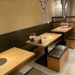Yokohama Goruden Horumon - 《1階喫煙席》テーブル4名席でマックス12名まで。