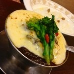 トマト - ビーフジャワカレーに野菜、チーズ乗せ