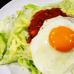 WOOOM - 当店大人気のタコライス。ランチタイムは嬉しいワンコイン!!