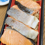 ロピア - 料理写真:大きな切り身4切れw