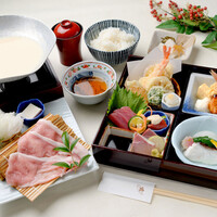 京都日吉豚の豆乳小鍋と松花堂御膳 3,500円（税込）