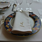 フレンチレストラン ミクニ サッポロ - ２０２２年７月２４日のテーブルセット