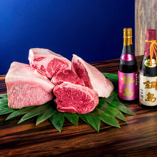 Exquisite Yakiniku (Grilled meat) grilled in a smokeless roaster, mainly using the finest Japanese black beef lean meat.