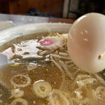 手打ラーメン みうら - ラーパスで那須御養卵塩ゆでたまご。サービス*\(^o^)/*