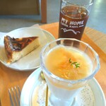 My Home Coffee, Bakes, Beer - ■桃のムース
      ■桃のバスク風チーズケーキ
      ■アイスコーヒー