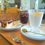 My Home Coffee, Bakes, Beer - ■桃のムース
      ■桃のバスク風チーズケーキ
      ■アイスコーヒー