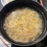 Seiwa - 深谷もやしと茄子のお味噌汁。熱々で美味。