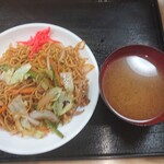 一膳 - ソース焼きそば、味噌汁付き