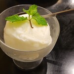 炭火焼肉 ぐら - レモンシャーベット