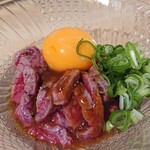 焼肉ホルモン髙木 - 炙りユッケ