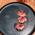 sio - 鰹カルパッチョ牡蠣醤油漬けブラータチーズ(ストラッチャテッラ) トマト蓮根マリネ。